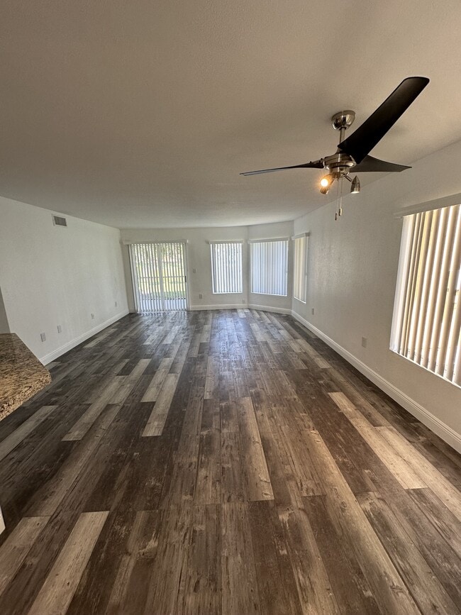 Foto del edificio - 2460 NW 33rd St