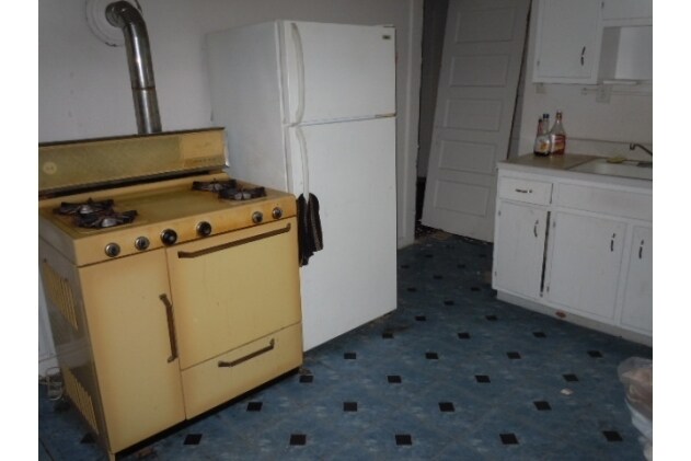 Kitchen - 191-193 Howe St