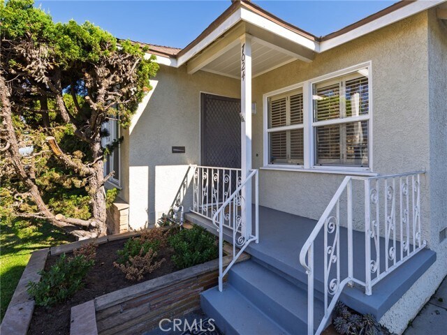 Foto del edificio - 7024 Alverstone Ave