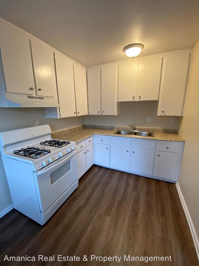 Building Photo - 2030 S 43rd St