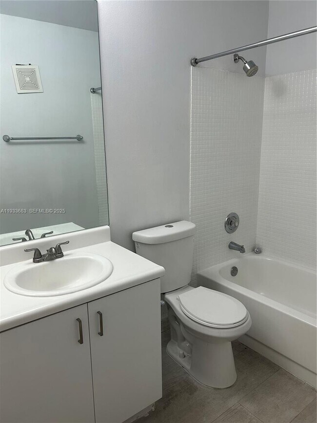 Foto del edificio - 9729 Hammocks Blvd