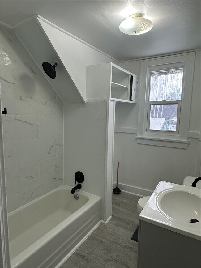 Foto del edificio - 557 Glide St