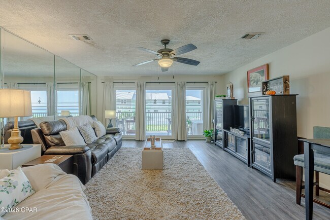 Foto del edificio - 18912 Front Beach Rd