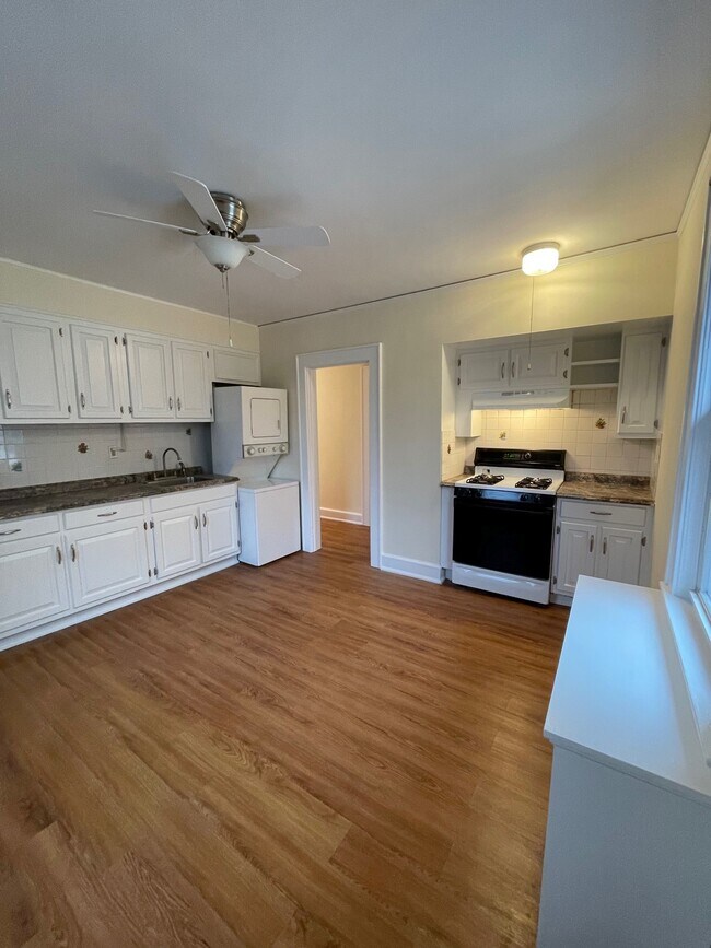 Eat In Kitchen - 25 Livingston Pl