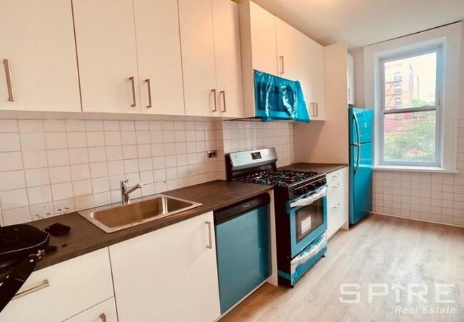 Foto del edificio - 3 bedroom in ASTORIA NY 11106