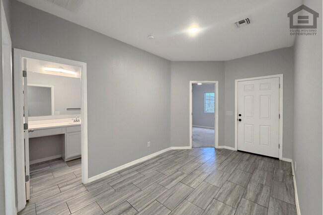 Foto del edificio - 5Bed/3Bath House at Northern Pkwy/El Mirage Rd! Ready for Immediate Move-In!