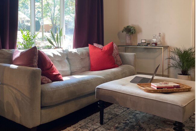 Foto del edificio - 5917 Cherrycrest Ln