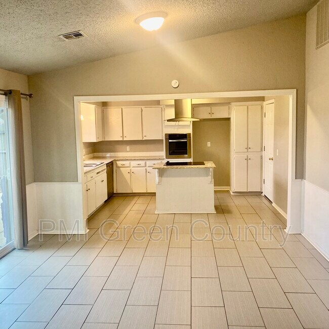 Foto del edificio - 1908 S Gum Ave