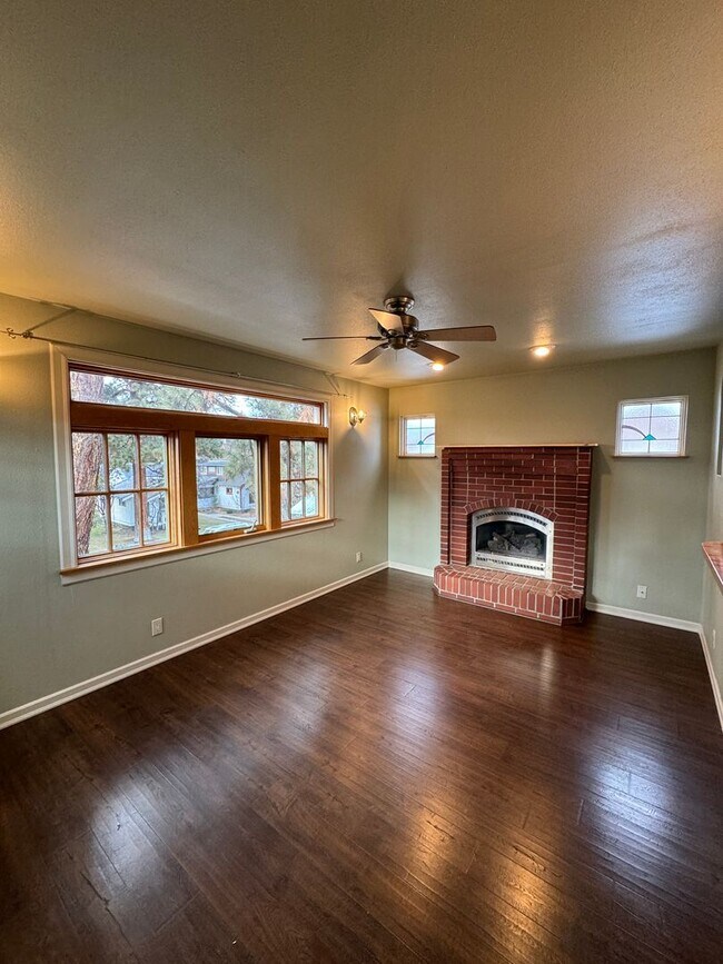 Foto del edificio - 246 NW Jefferson Pl