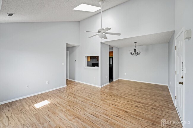 Foto del edificio - 307 Ravens Crest Dr