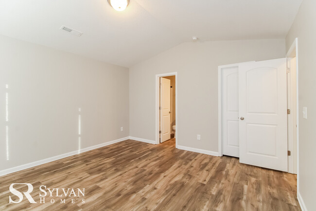 Building Photo - Gorgeous 3-bedroom & 2.5-bathroom townhome.