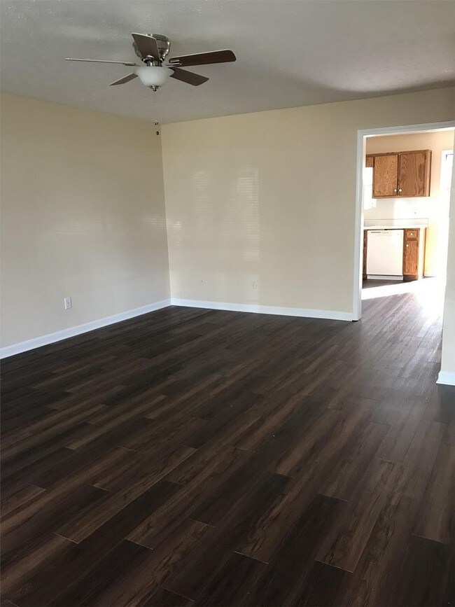 Foto del edificio - 4801 Victoria Drive - 1