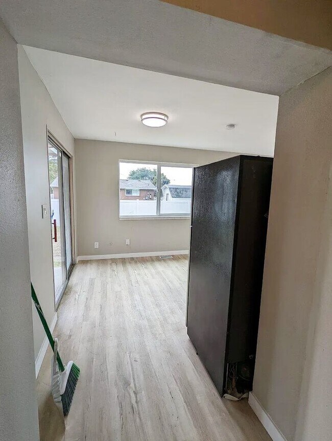 Building Photo - Provo 2 bed, 1 bath Duplex