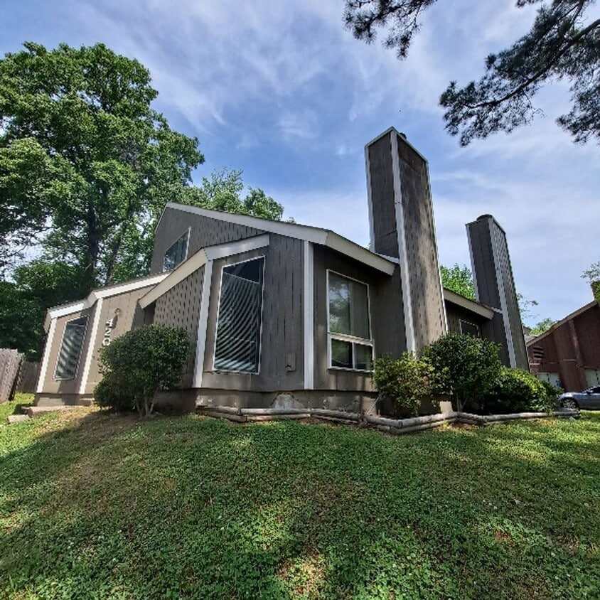 Primary Photo - 4202 Crain Rd