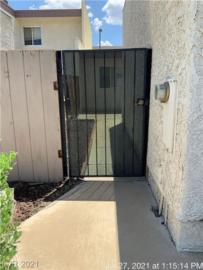 Foto del edificio - COMING SOON -- Ready no later than Mid-April