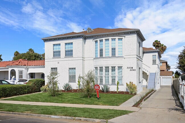 Building Photo - 3042 West Blvd