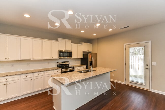 Building Photo - Lease today! No extra charge for contentme...