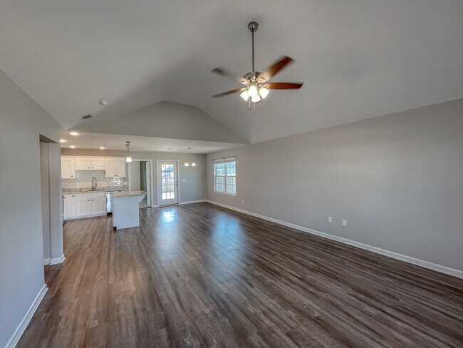 Foto del edificio - 7050 White Pine Ave