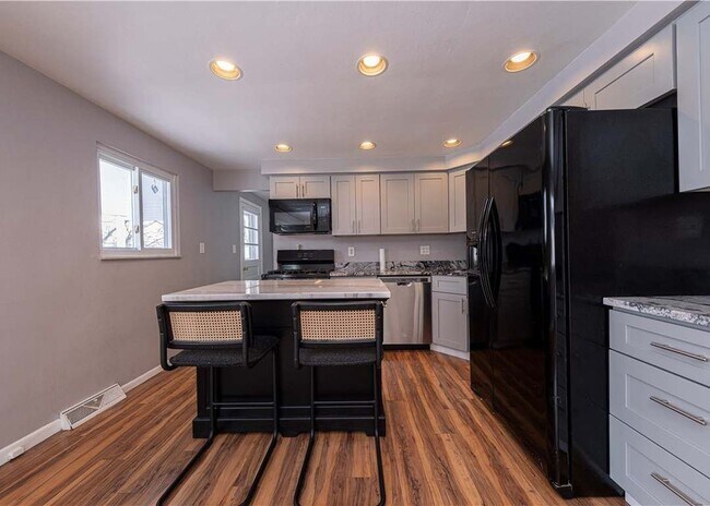 Building Photo - 5014 Ozark Dr