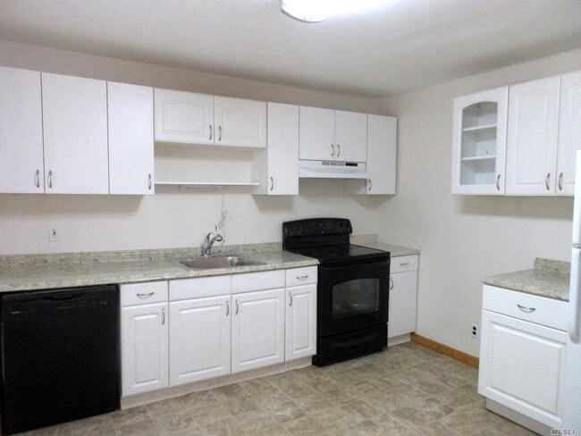 Building Photo - 240 Manor Rd