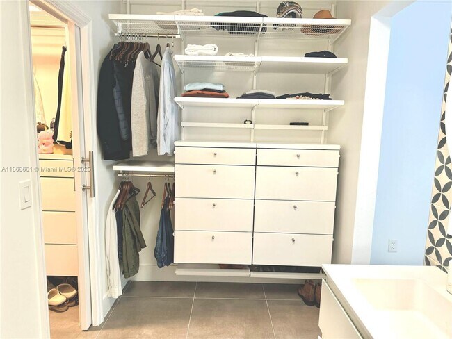 Foto del edificio - 3553 Magellan Cir