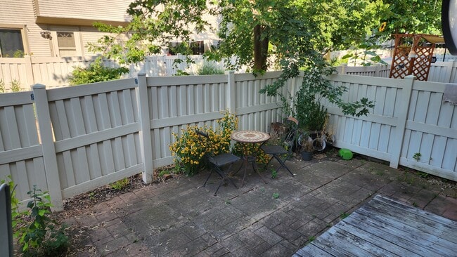 Building Photo - 502 Del Lago Dr