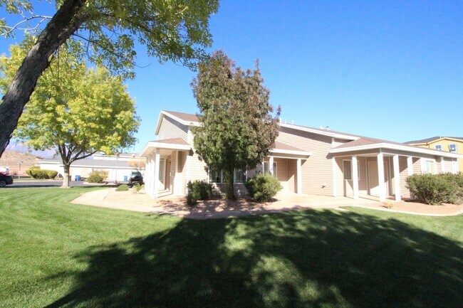 Foto del edificio - KNOLLWOOD TOWNHOME 3 Bed 2.5 Bath!