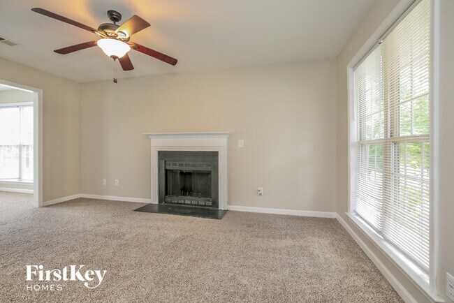 Foto del edificio - 2421 Glen Laurel Dr