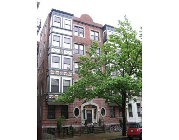 Foto del edificio - 75 Burbank St