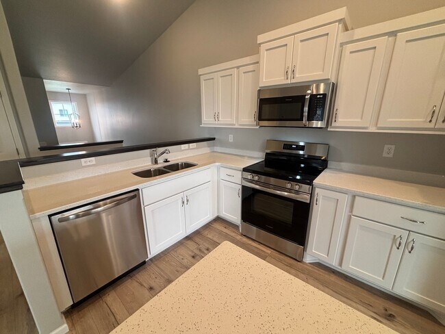 Foto del edificio - Brand-New 4-Bed Twinhome | 2,180 Sq Ft | S...