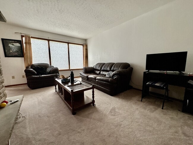 Building Photo - 28 Penfold St