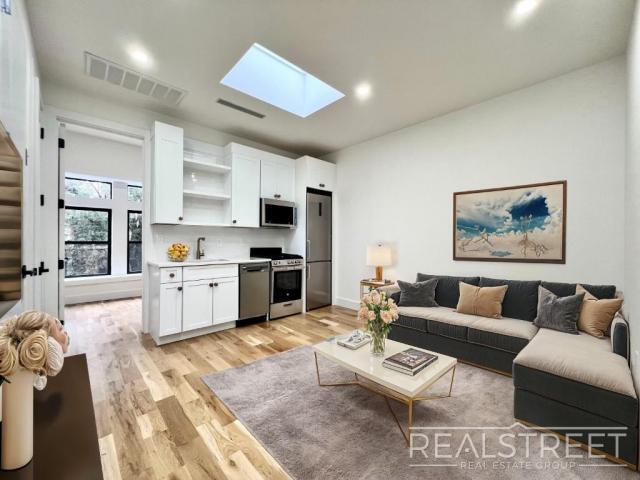 Building Photo - 3 bedroom in BROOKLYN NY 11216