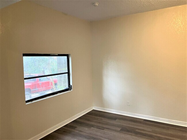 Foto del edificio - HUGE Dade City 3BR/1BA/1 Car Garage Home w...