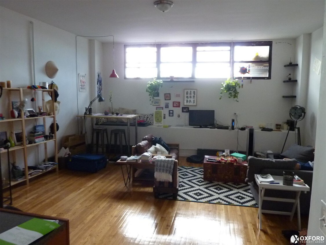 Primary Photo - 71 Columbia St