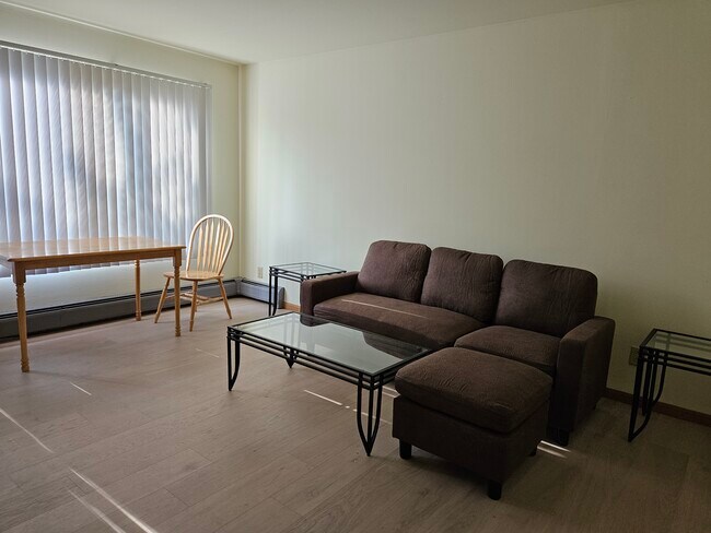 Foto del edificio - 906 S Locust St