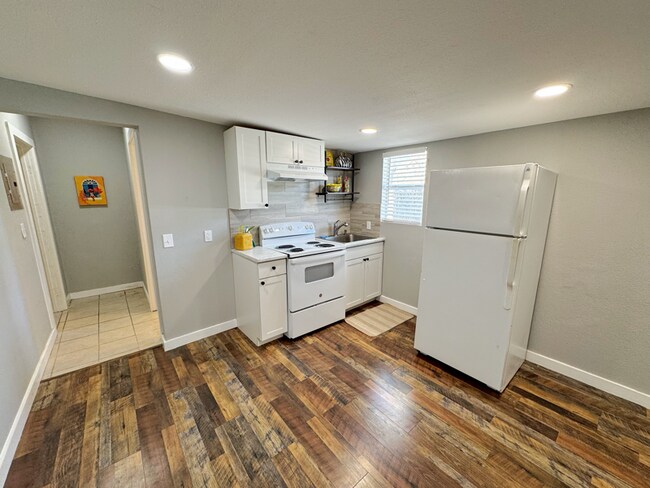 Photo - 739 E Highland Blvd House