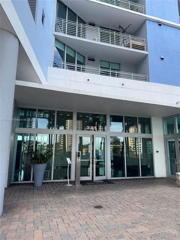 Building Photo - 335 S Biscayne Blvd
