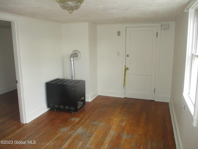 Building Photo - 209 25th St