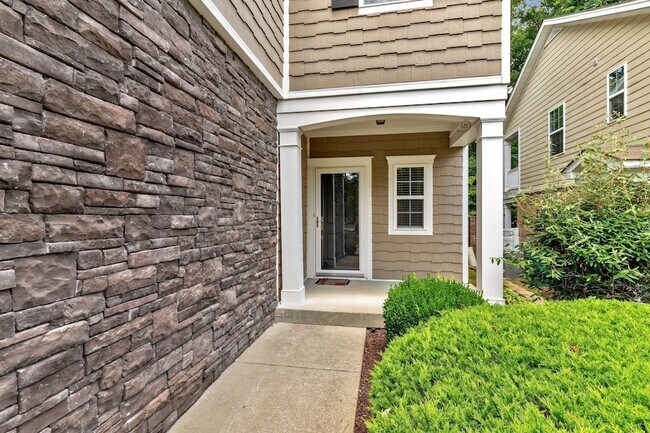 Foto del edificio - 3724 Shane Point Pl