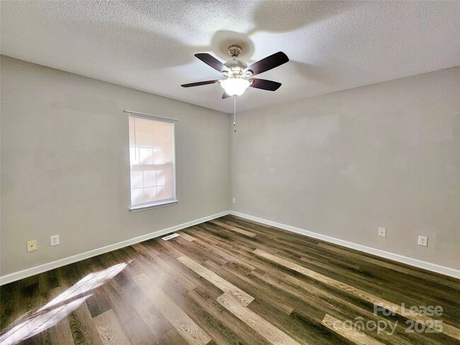 Building Photo - 209 Hickory Wood Dr