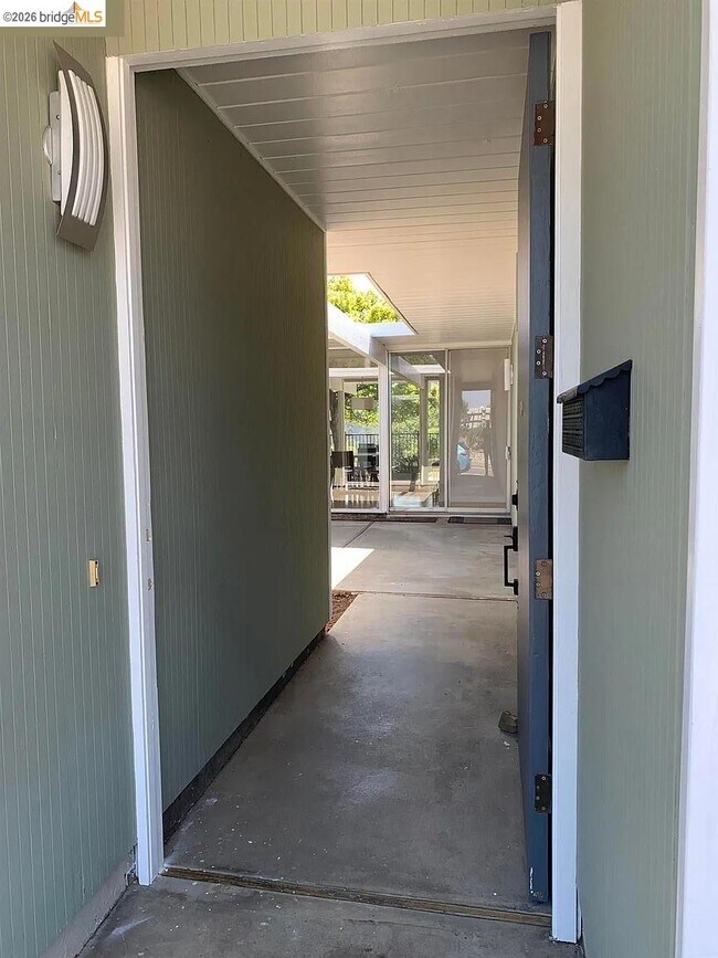 Building Photo - 5559 Greenridge Rd