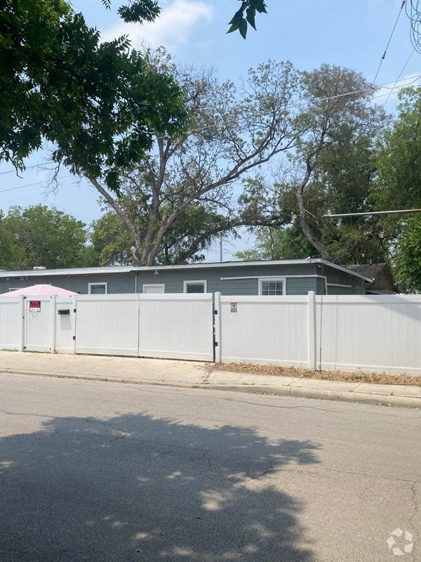 Building Photo - 5415 Buena Vista St