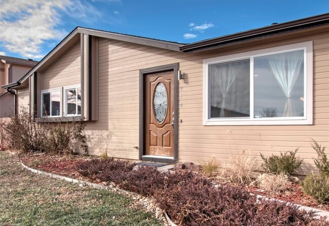 Building Photo - 954 Daffodil St