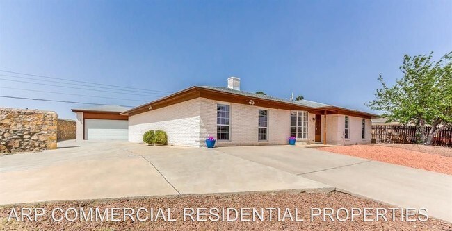 Building Photo - 1301 Vista de Oro Dr