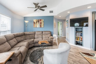 Building Photo - 1923 Eleventh Street-SI ID1023230P