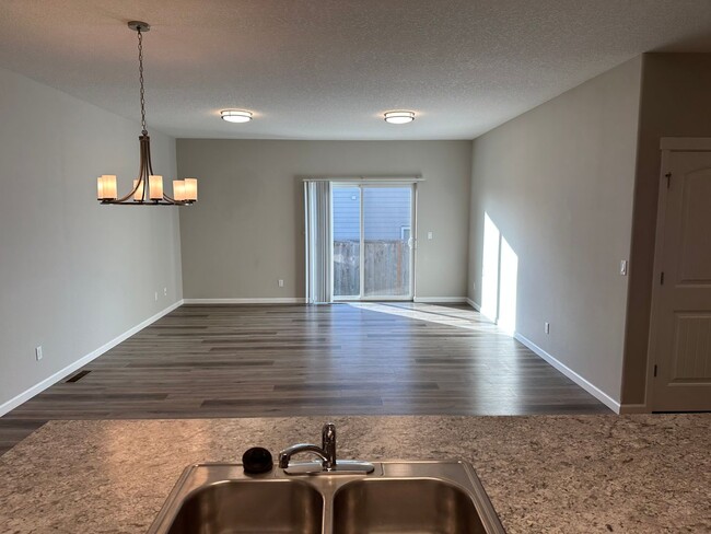 Foto del edificio - 591 / 818 Duplex