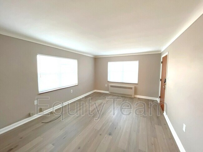 Building Photo - 2769 Losantiville Ave