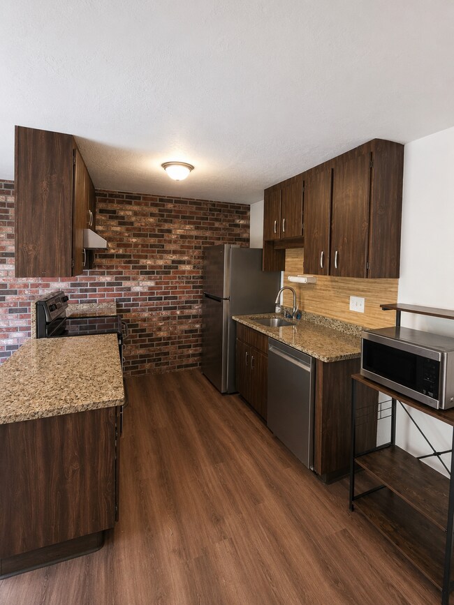 Foto del edificio - 13 Meadowbrook Ln