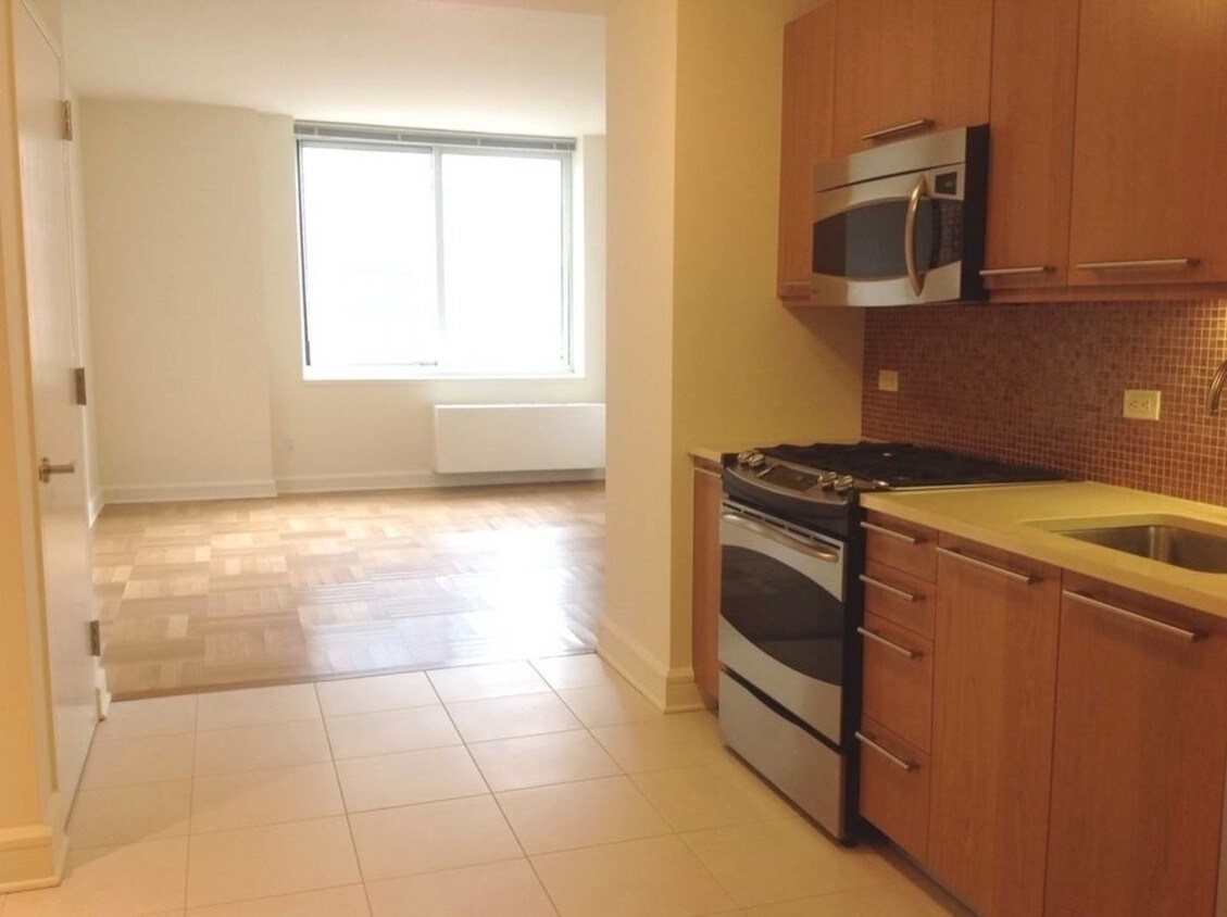 Primary Photo - 399-400 W 63rd St