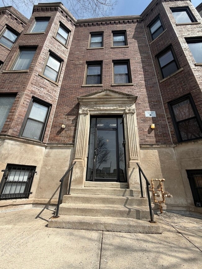 Building Photo - 4055 S Calumet Ave